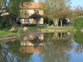 Au calme, 2 grandes chambres, 65m2 , devant le canal, animaux ok